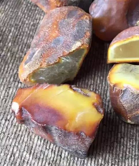 警告 老外在蜜蠟上用了這種“黑科技”，連鑒定機構都難以識破“原石”騙局